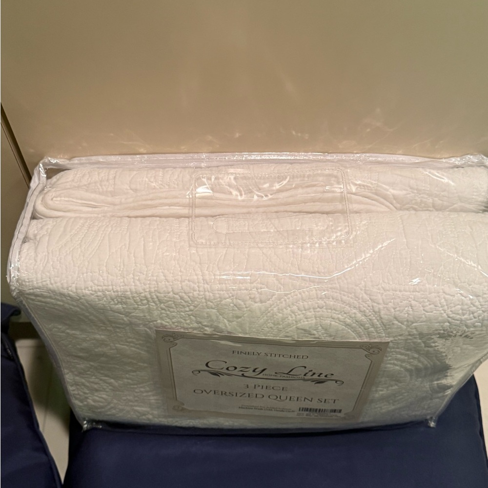 White Oversized Queen Bedding Set NEW - Picture 4 of 8